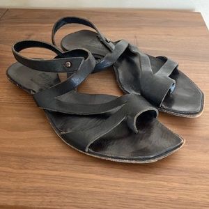 Cydwoq Sandals